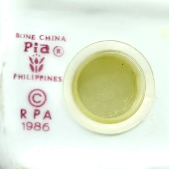 PIA Philippines Bone China Iris Salt Pepper Shaker Set - Picture 6 of 6